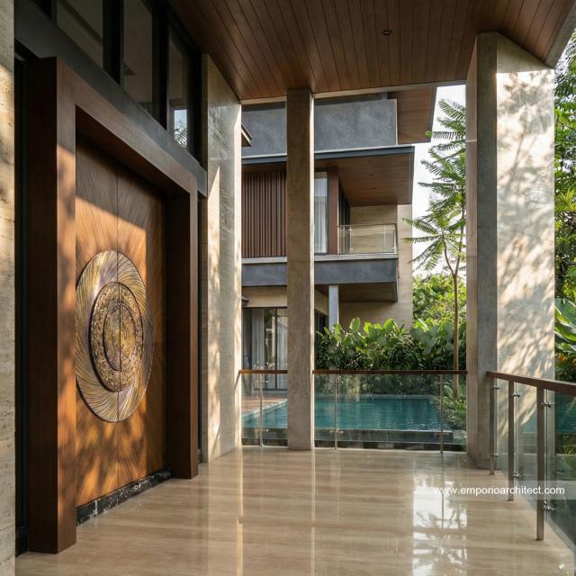 Desain Tampak Detail Entrance Rumah Modern 3.5 Lantai Bapak ATN di Tangerang