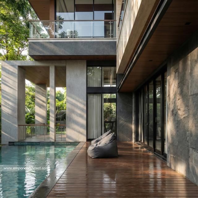 Desain Tampak Detail Kolam 2 Rumah Modern 3.5 Lantai Bapak ATN di Tangerang