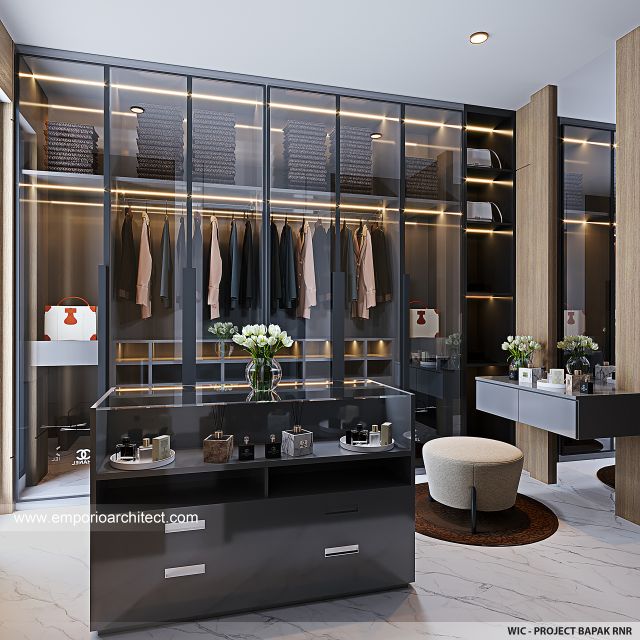 Desain Walk In Closet Rumah Modern 4 Lantai Bapak RNR di Jakarta
