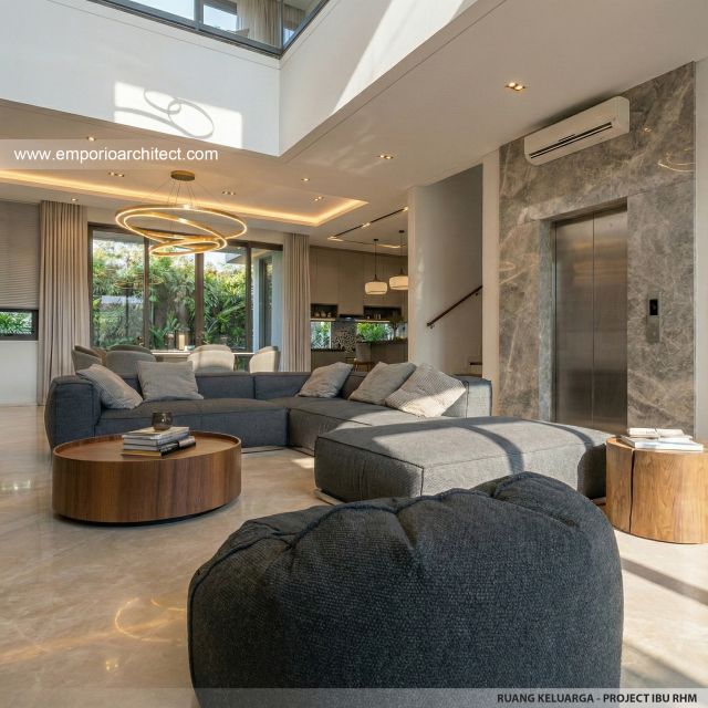 Desain Ruang Keluarga Rumah Modern 4 Lantai Ibu RHM di Tebet, Jakarta Selatan
