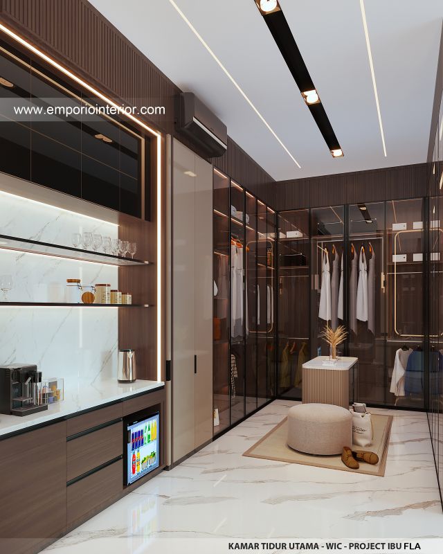 Desain WIC Kamar Tidur Utama Rumah Modern 4 Lantai Ibu FLA di Jakarta
