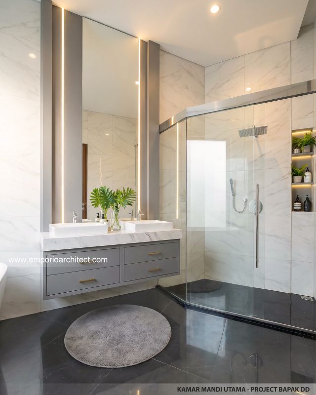 Desain Kamar Mandi Utama Rumah Modern 4 Lantai Bapak DD di Jakarta