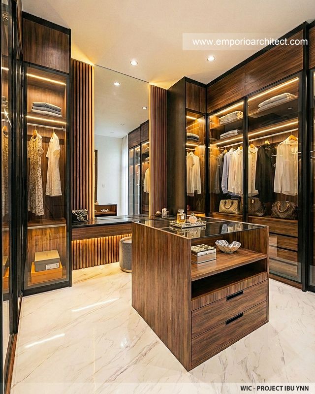 Desain Walk In Closet Rumah Modern 4 Lantai Ibu YNN di Uluwatu, Badung, Bali