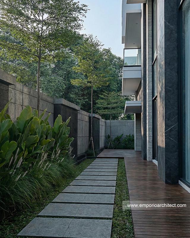 Desain Tampak Detail Belakang Rumah Modern 4 Lantai Ibu YNN di Uluwatu, Badung, Bali