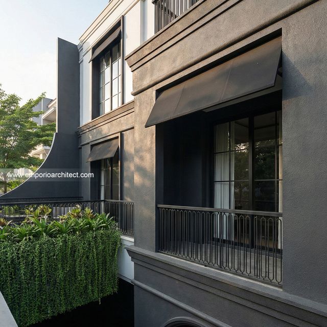 Desain Tampak Detail Depan 2 Rumah Modern Klasik 4 Lantai Ibu KML di Jakarta Timur