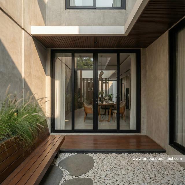 Desain Tampak Belakang 2 Rumah Modern Minimalis 3 Lantai Ibu NVT di Jakarta Utara