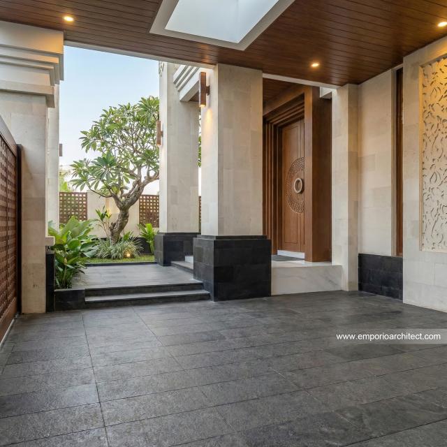 Desain Tampak Detail Depan 2 Rumah Villa Bali 2 Lantai Bapak KRN di Alam Sutera, Tangerang