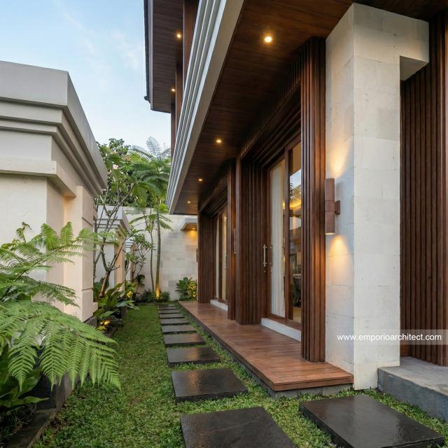 Desain Tampak Detail Depan 3 Rumah Villa Bali 2 Lantai Bapak KRN di Alam Sutera, Tangerang