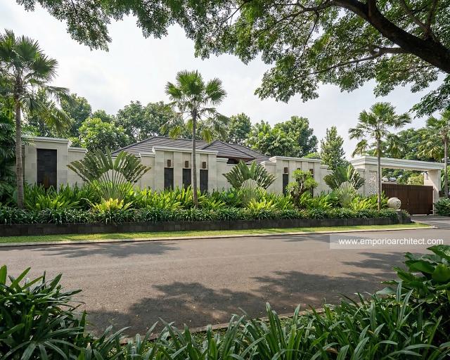 Desain Tampak Depan Dengan Pagar Rumah Villa Bali Modern 1 Lantai Bapak RDD di Riau