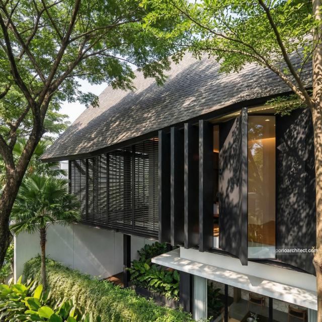 Desain Tampak Detail Depan Villa Modern 2 Lantai Bapak GLN di Badung, Bali