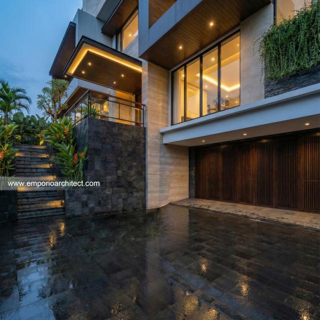 Desain Tampak Detail Depan Rumah Modern 4 Lantai Ibu Suwaty di Jakarta