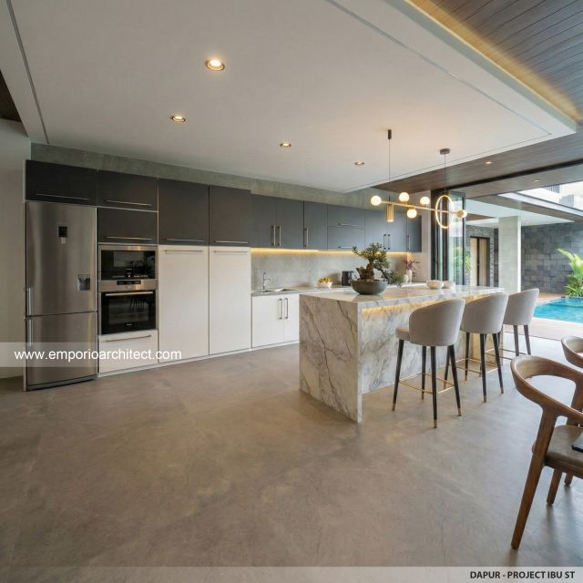 Desain Dapur Rumah Modern 4 Lantai Ibu Suwaty di Jakarta