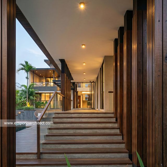 Desain Tampak Detail Depan Rumah Modern 2 Lantai Mrs. J di Jakarta
